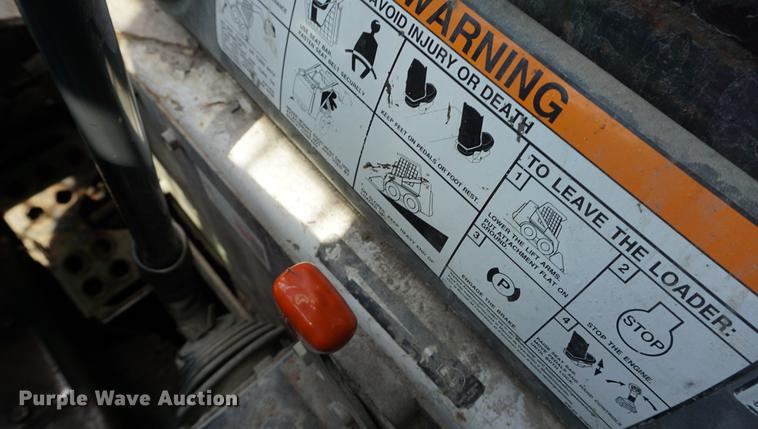 image for item DD6571 2004 Bobcat S300 skid steer