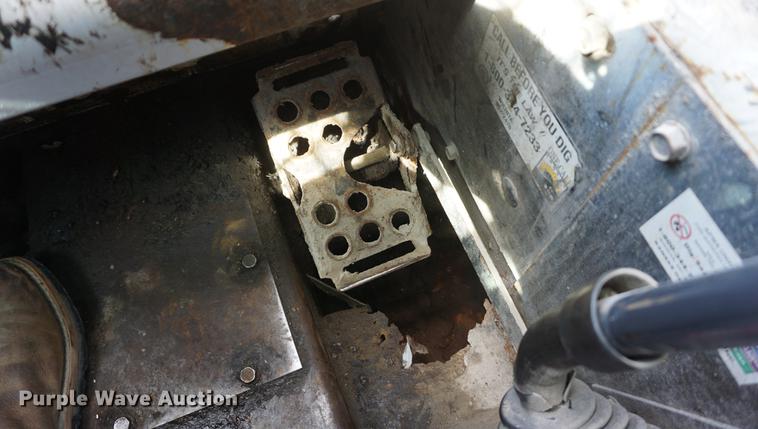 image for item DD6571 2004 Bobcat S300 skid steer