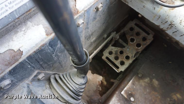 image for item DD6571 2004 Bobcat S300 skid steer