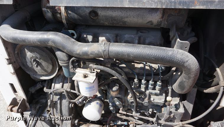 image for item DD6571 2004 Bobcat S300 skid steer