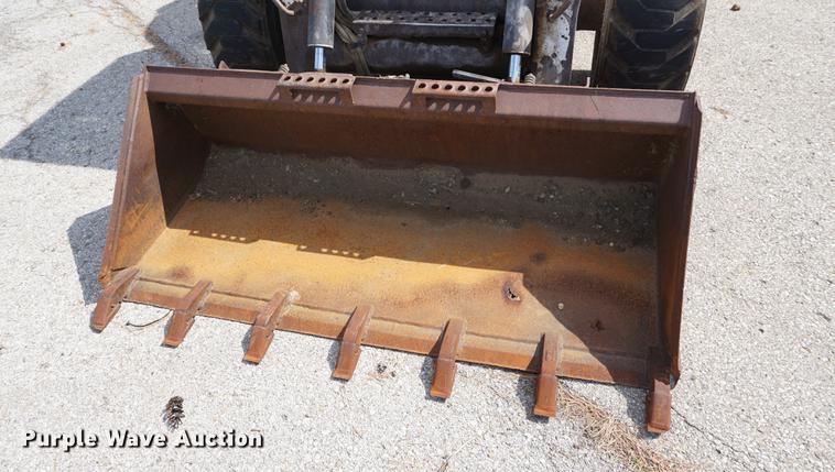image for item DD6571 2004 Bobcat S300 skid steer