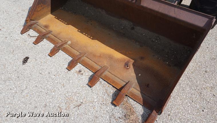 image for item DD6571 2004 Bobcat S300 skid steer