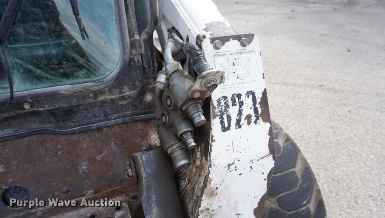 image for item DD6571 2004 Bobcat S300 skid steer