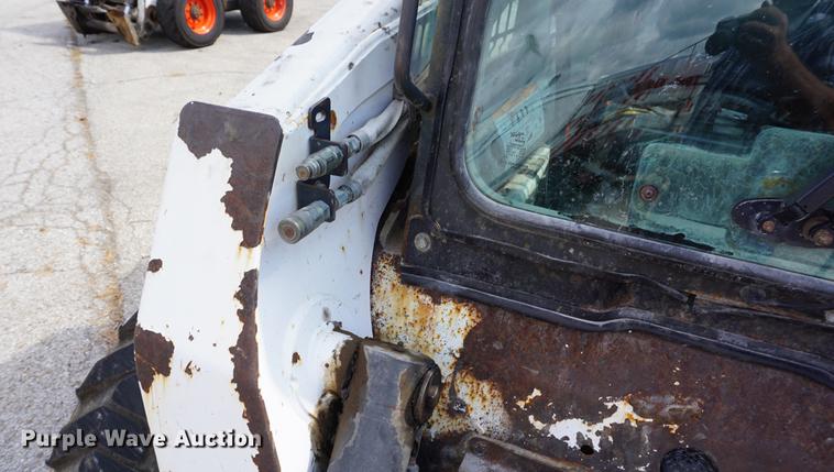 image for item DD6571 2004 Bobcat S300 skid steer