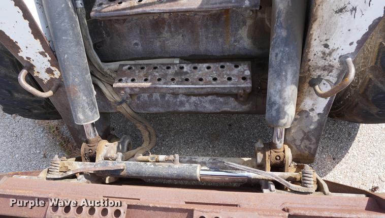image for item DD6571 2004 Bobcat S300 skid steer