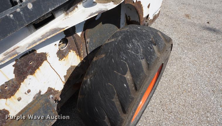 image for item DD6571 2004 Bobcat S300 skid steer