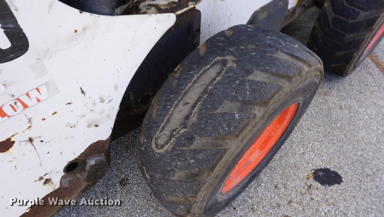 image for item DD6571 2004 Bobcat S300 skid steer
