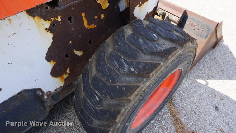 image for item DD6571 2004 Bobcat S300 skid steer