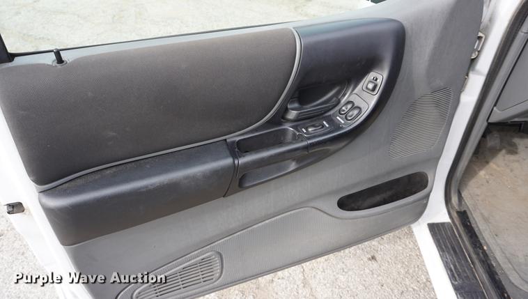 image for item DD6583 2004 Ford Ranger SuperCab pickup truck