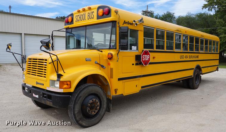 image for item DD6585 1999 International 3800 school bus