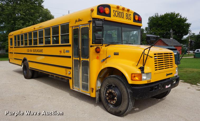 image for item DD6585 1999 International 3800 school bus