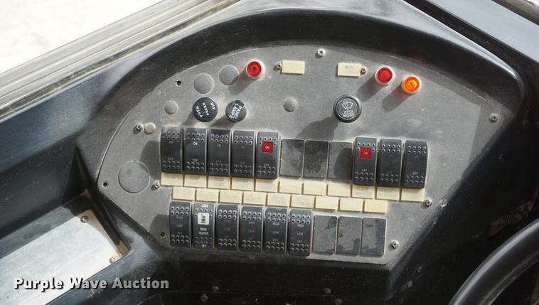 image for item DD6585 1999 International 3800 school bus