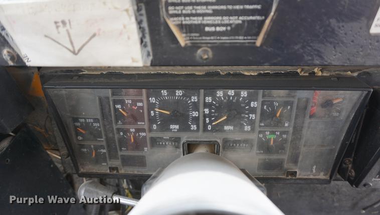 image for item DD6585 1999 International 3800 school bus