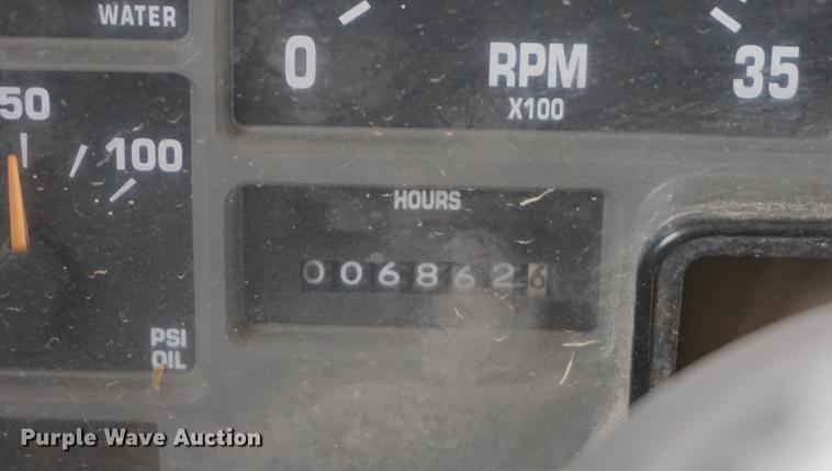 image for item DD6585 1999 International 3800 school bus