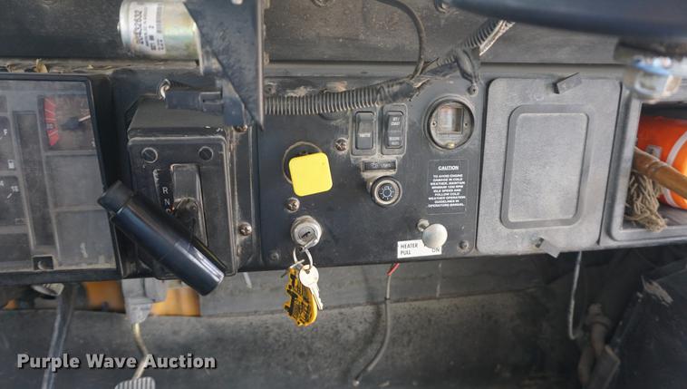 image for item DD6585 1999 International 3800 school bus