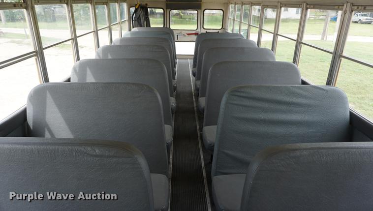 image for item DD6585 1999 International 3800 school bus