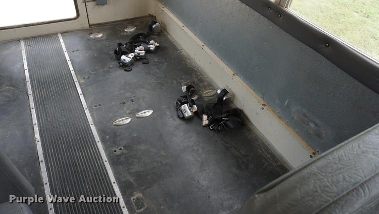 image for item DD6585 1999 International 3800 school bus