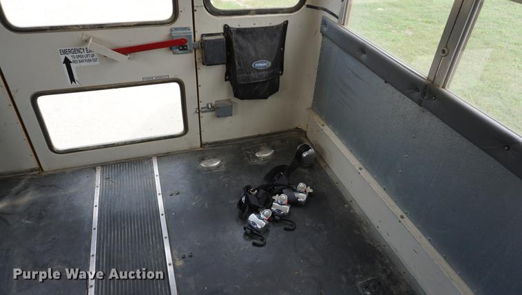 image for item DD6585 1999 International 3800 school bus