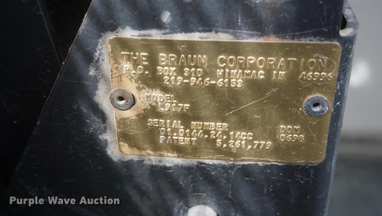 image for item DD6585 1999 International 3800 school bus