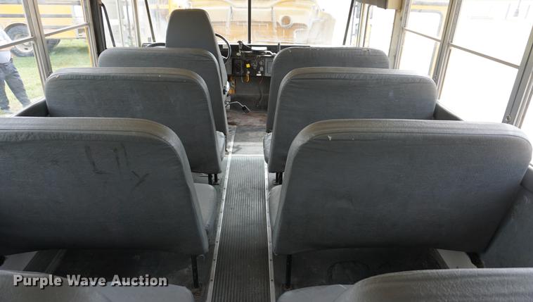 image for item DD6585 1999 International 3800 school bus