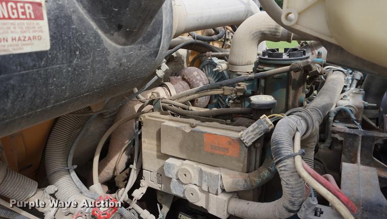 image for item DD6585 1999 International 3800 school bus