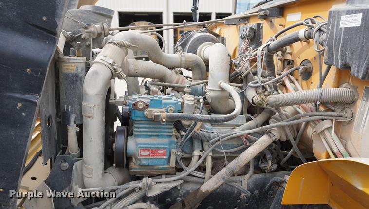 image for item DD6585 1999 International 3800 school bus