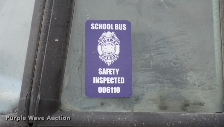 image for item DD6585 1999 International 3800 school bus