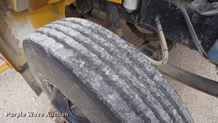 image for item DD6585 1999 International 3800 school bus