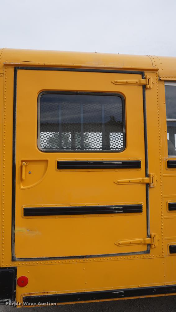 image for item DD6585 1999 International 3800 school bus