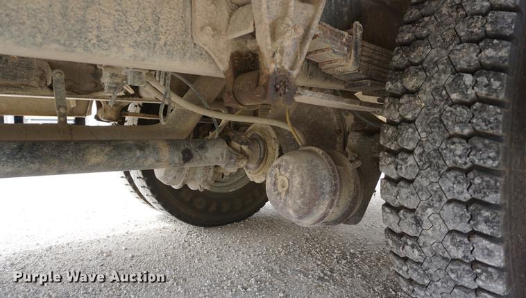 image for item DD6585 1999 International 3800 school bus