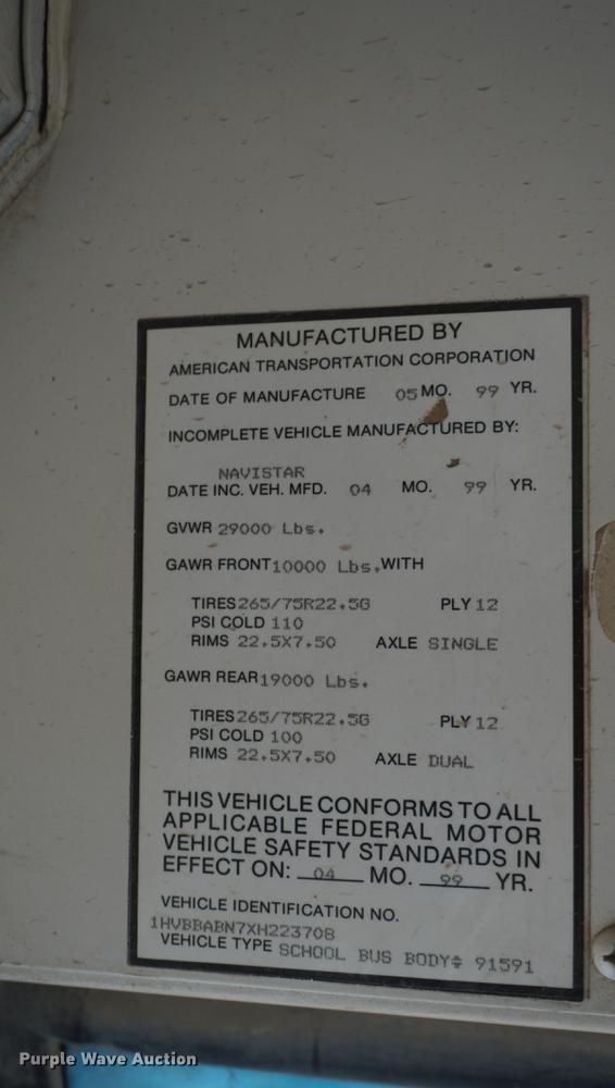 image for item DD6585 1999 International 3800 school bus