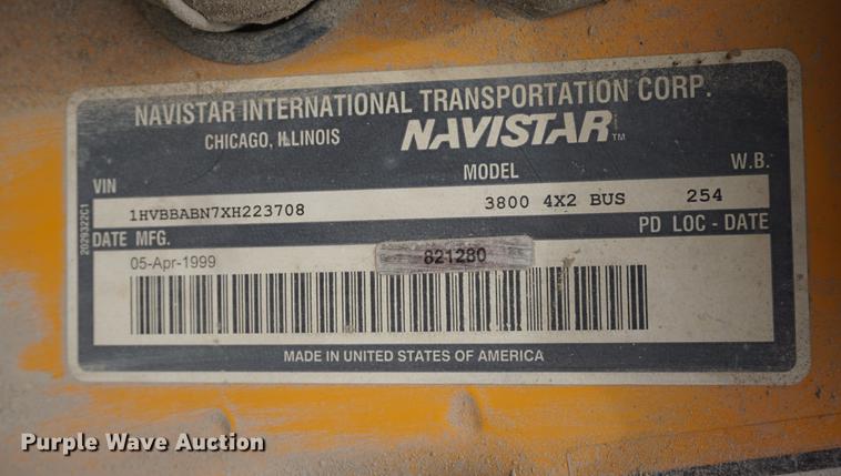 image for item DD6585 1999 International 3800 school bus