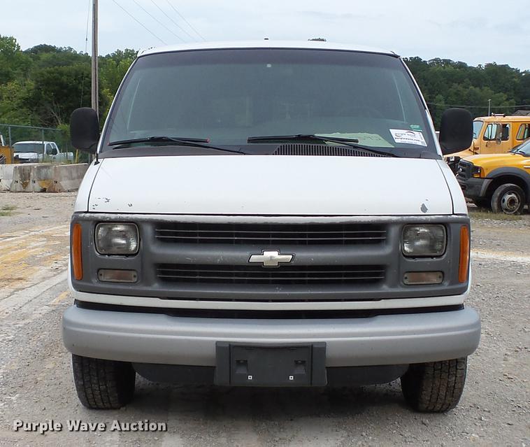 image for item DD7370 2002 Chevrolet Express 3500 Extended van