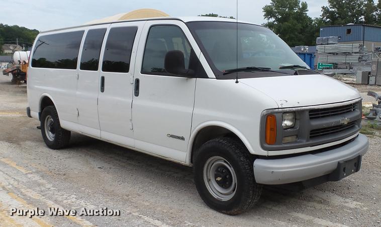 image for item DD7370 2002 Chevrolet Express 3500 Extended van