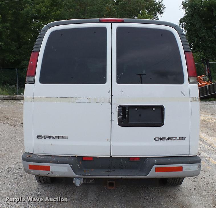 image for item DD7370 2002 Chevrolet Express 3500 Extended van