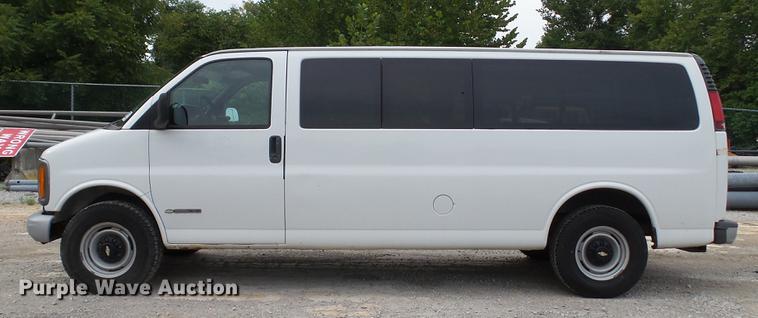 image for item DD7370 2002 Chevrolet Express 3500 Extended van