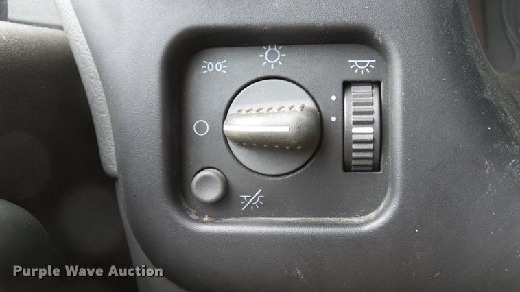 image for item DD7370 2002 Chevrolet Express 3500 Extended van