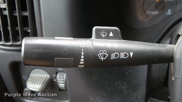 image for item DD7370 2002 Chevrolet Express 3500 Extended van