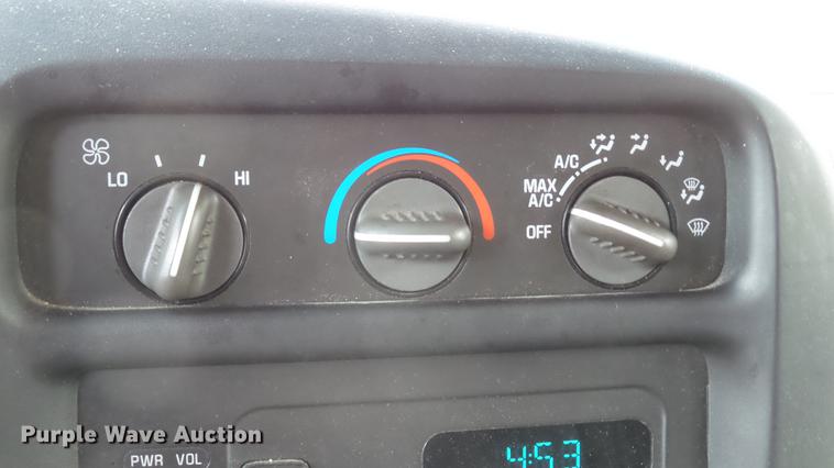 image for item DD7370 2002 Chevrolet Express 3500 Extended van