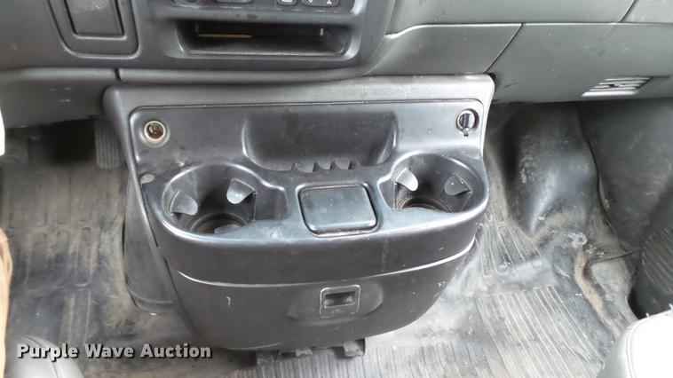 image for item DD7370 2002 Chevrolet Express 3500 Extended van