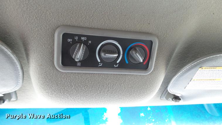 image for item DD7370 2002 Chevrolet Express 3500 Extended van