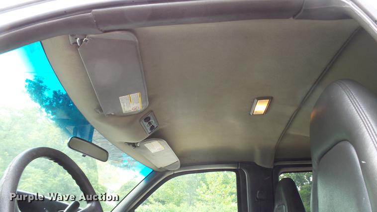 image for item DD7370 2002 Chevrolet Express 3500 Extended van