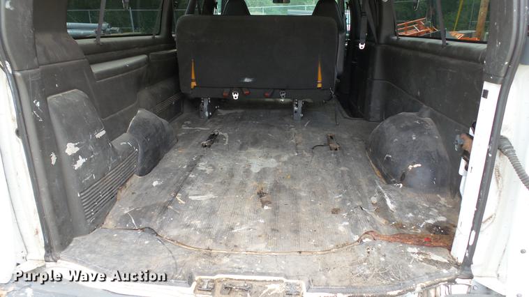 image for item DD7370 2002 Chevrolet Express 3500 Extended van