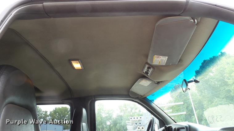 image for item DD7370 2002 Chevrolet Express 3500 Extended van