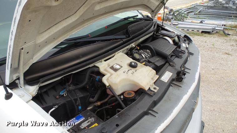 image for item DD7370 2002 Chevrolet Express 3500 Extended van