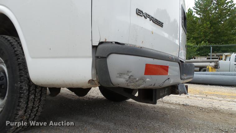 image for item DD7370 2002 Chevrolet Express 3500 Extended van