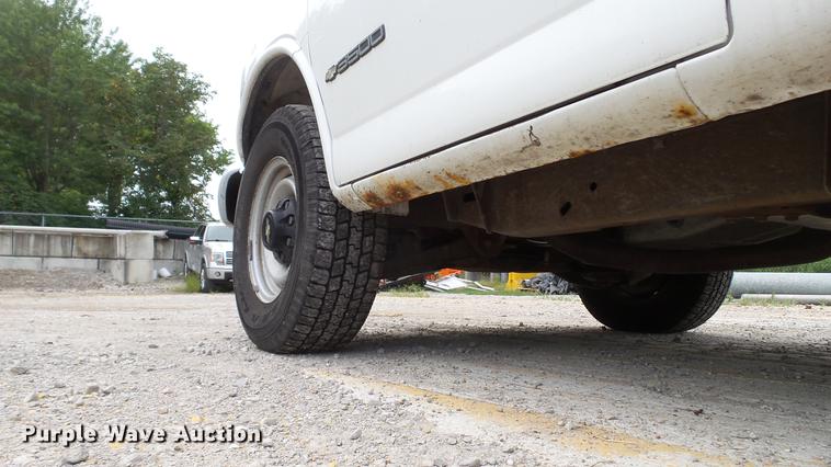 image for item DD7370 2002 Chevrolet Express 3500 Extended van