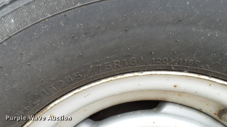 image for item DD7370 2002 Chevrolet Express 3500 Extended van