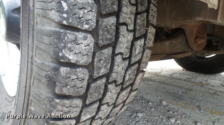 image for item DD7370 2002 Chevrolet Express 3500 Extended van