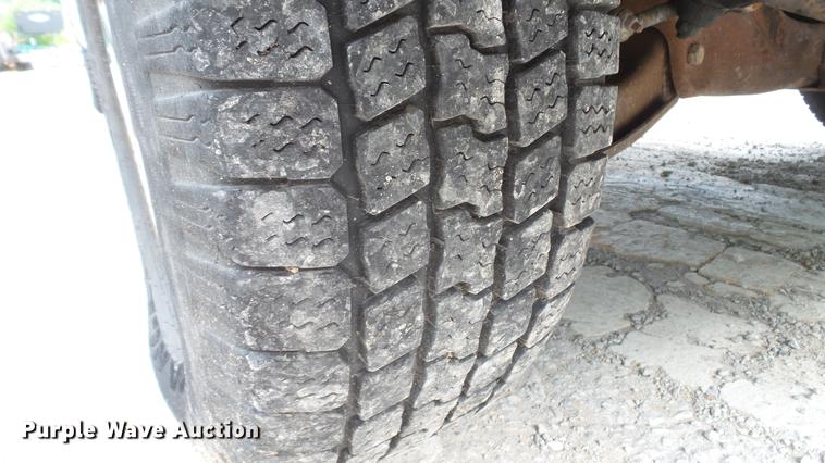 image for item DD7370 2002 Chevrolet Express 3500 Extended van